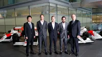 (Kiri-kanan) Chief Officer of Motorsport Honda Yasuhisa Arai, Jenson Button, Kevin Magnussen, Fernando Alonso dan CEO McLaren Ron Dennis.