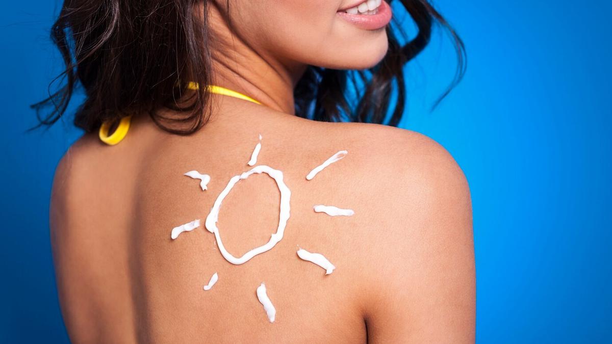 Bahaya Melewatkan Sunscreen dari Flek Hitam hingga Risiko Kanker Kulit