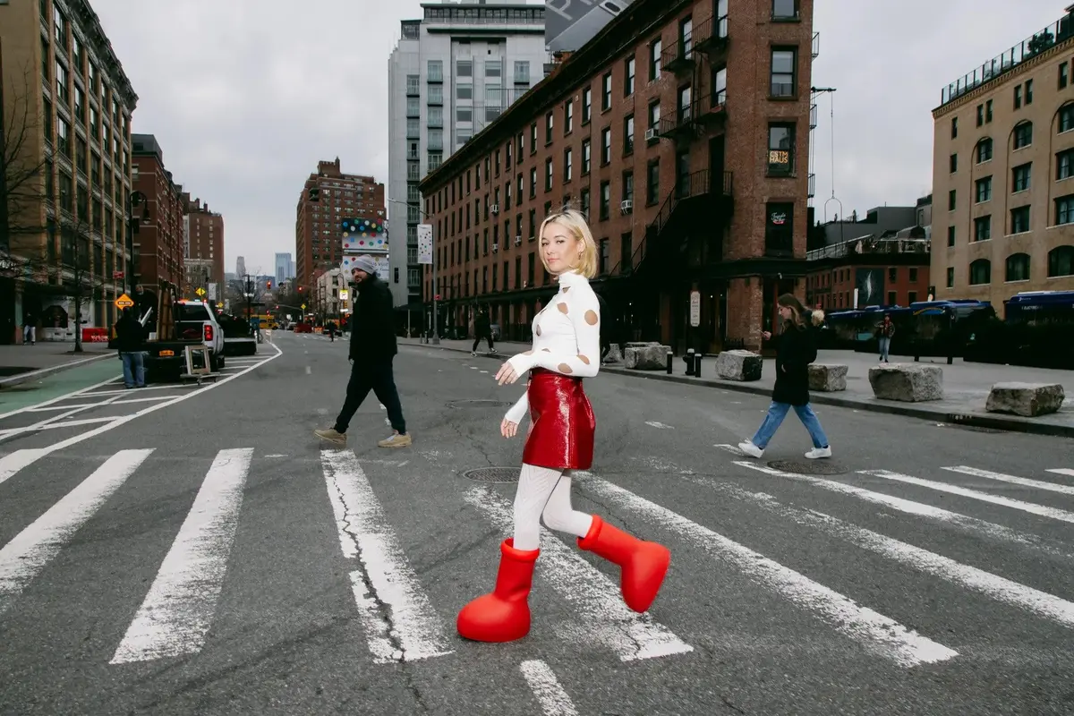 Big Red Boot dari MSCHF