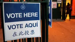 Sebuah TPS Pemilihan Presiden AS di sebuah sekolah di East Harlem di Manhattan, New York City, AS, Selasa (8/11). (REUTERS / Andrew Kelly)
