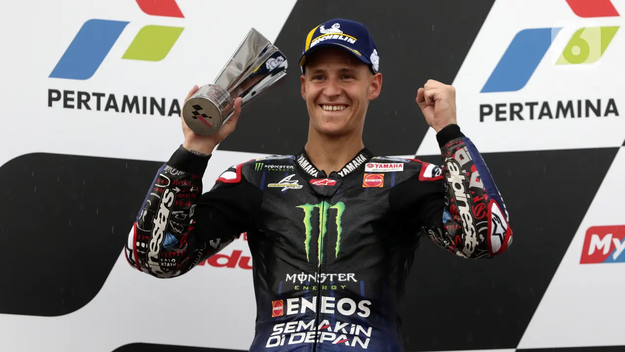 FOTO: Senyum Kemenangan Pembalap MotoGP Seri Pertamina Mandalika International Street Sirkuit