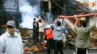 [VIDEO] Pedagang Induk Cianjur Angkut Sisa Barang Usai Kebakaran
