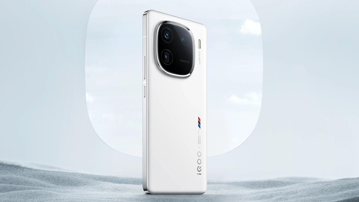 Harga iQOO 12, HP Monster Performa dengan Snapdragon 8 Gen 3 dan Kamera Telefoto 64 MP