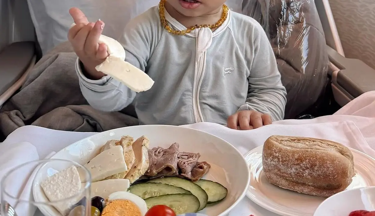 Jennifer Bachdim pergi ke London dengan empat anaknya tanpa didampingi Irfan Bachdim. [Foto: Instagram/jenniferbachdim]