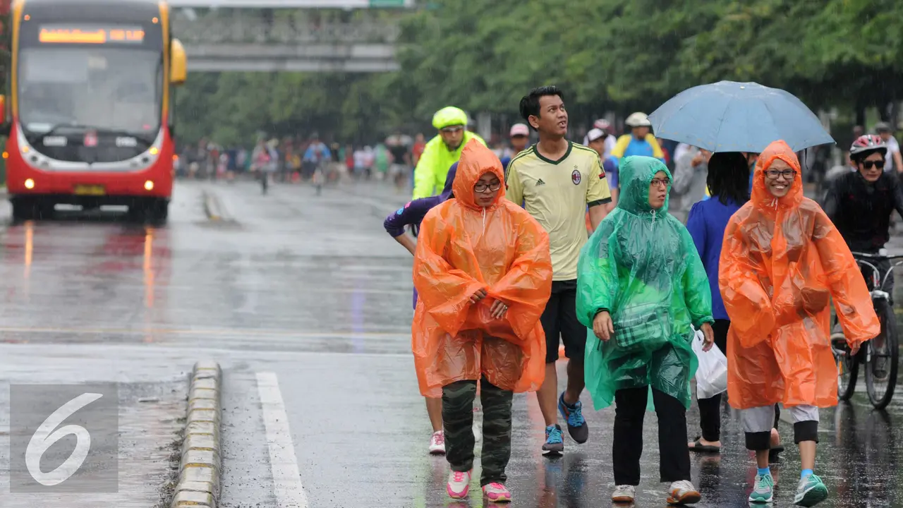 20160124-CFD Tetap Ramai Walau Hujan-Jakarta-Helmi Affandi