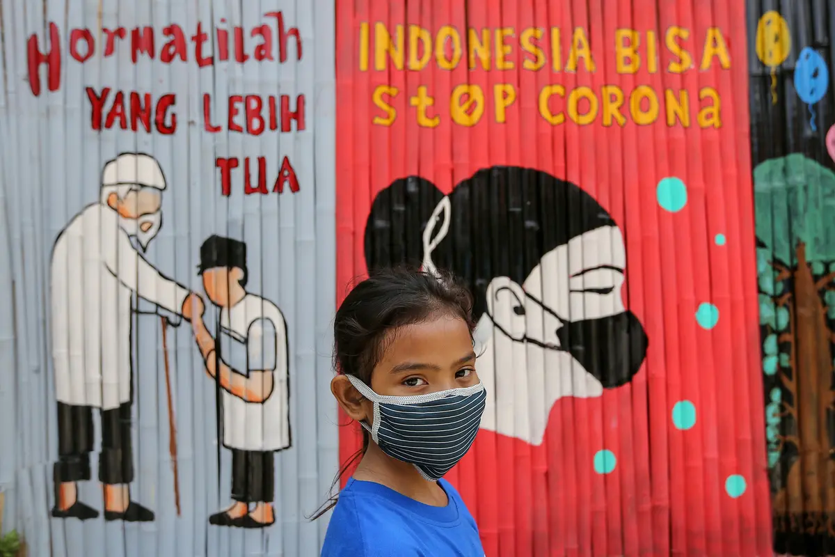 Ketika Warga Kali Pasir Perangi Virus Corona dengan Pesan Mural