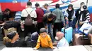 Selain itu, para sopir bus juga diwajibkan untuk melakukan pengecekan kesehatan di posko yang sudah disediakan petugas. Pemeriksaan itu akan terus dilakukan secara berkala hingga 2 Mei 2023. (Liputan6.com/Johan Tallo)