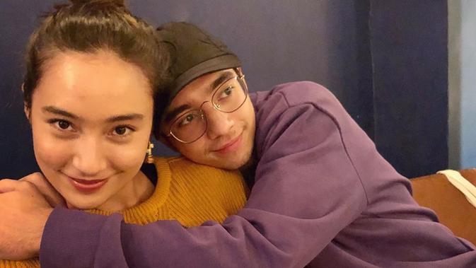 Momen kebersamaan Tobias Hartmann dan Tatjana Saphira bisa dikatakan siblinggoals. Banyak warganet yang menyukai kebersamaan keduanya. (Liputan6.com/IG/@tatjanasaphira)