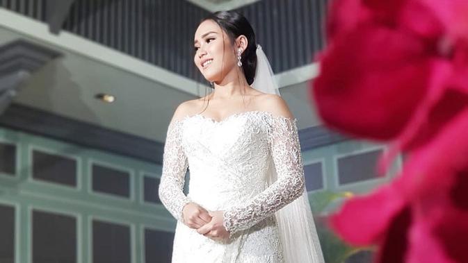 Ivan Gunawan Hanya Butuh 3 Hari Buat Gaun Putih Ayu Ting Ting Lifestyle Liputan6 Com