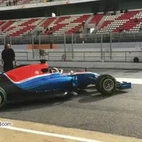 Seorang netizen mengunggah mobil balap F1 yang akan dipakai Rio Haryanto diajang balap jet darat paling bergengsi. Tapi benarkah mobil tersebut terinspirasi dari Metro Mini?