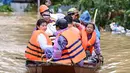 Media pemerintah setempat merilis, hingga saat ini bencana yang terjadi di Vietnam Utara telah menewaskan 63 orang dan 40 lainnya hilang. (Nhac NGUYEN/AFP)