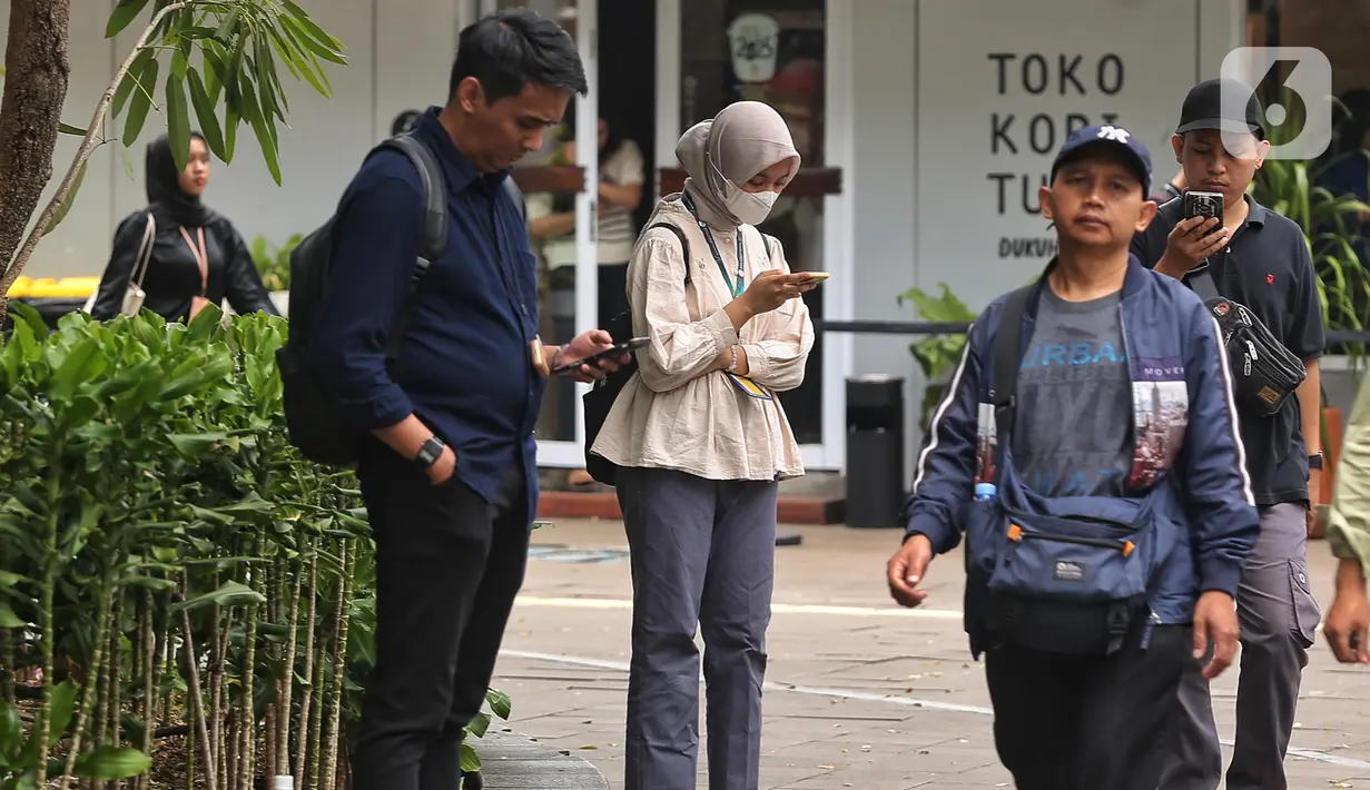 Regulasi yang dimaksud, yakni Kepmenhub KP Nomor 1001 Tahun 2022 terkait batasan maksimal potongan aplikasi sebesar 20 persen. (Liputan6.com/Angga Yuniar)