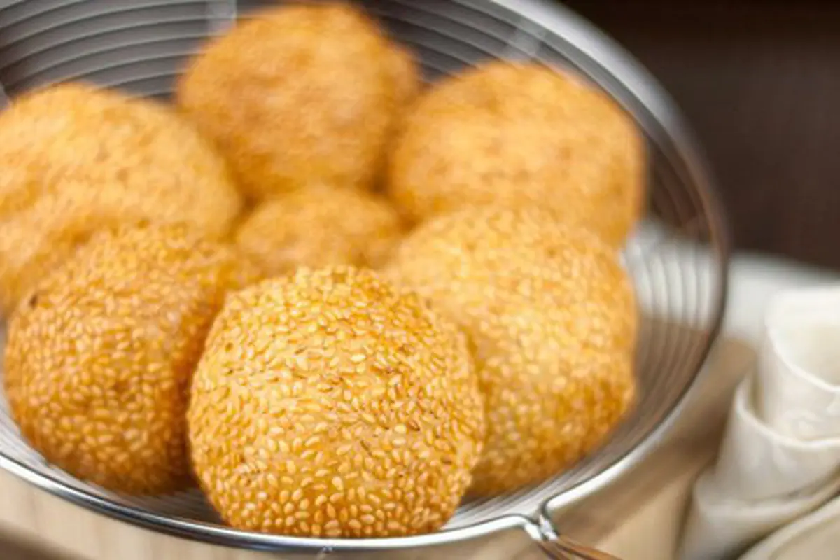 Onde-onde renyah dan lembut di dalam/copyright Shutterstock.com