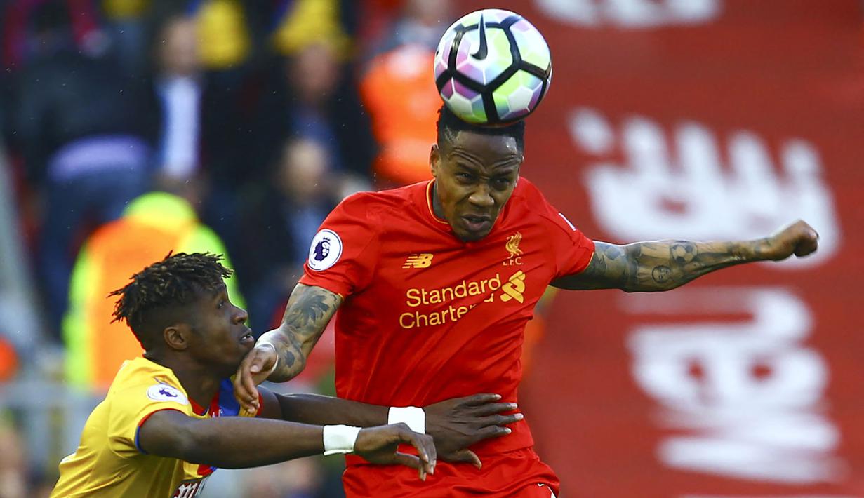 <p>Nathaniel Clyne. Liverpool mendatangkan bek kanan Inggris ini dari Southampton pada awal musim 2015/2016 dengan nilai transfer 17,7 juta euro. Ia sempat dipinjamkan selama setengah musim ke AFC Bournemouth pada pertengahan musim 2018/2019. Pada awal musim 2020/2021 ia dilepas gratis ke Crystal Palace setelah total memperkuat The Reds dalam 103 laga di semua ajang dengan torehan 2 gol dan 5 assist. (AFP/Geoff Caddick)</p>