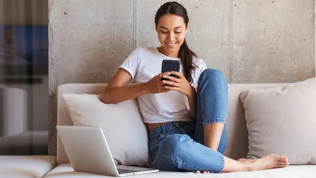 Dari Manjain Diri hingga Nonton Series, Bikin Momen Santai di Rumah lebih Maksimal dengan 4 Hal Ini 3