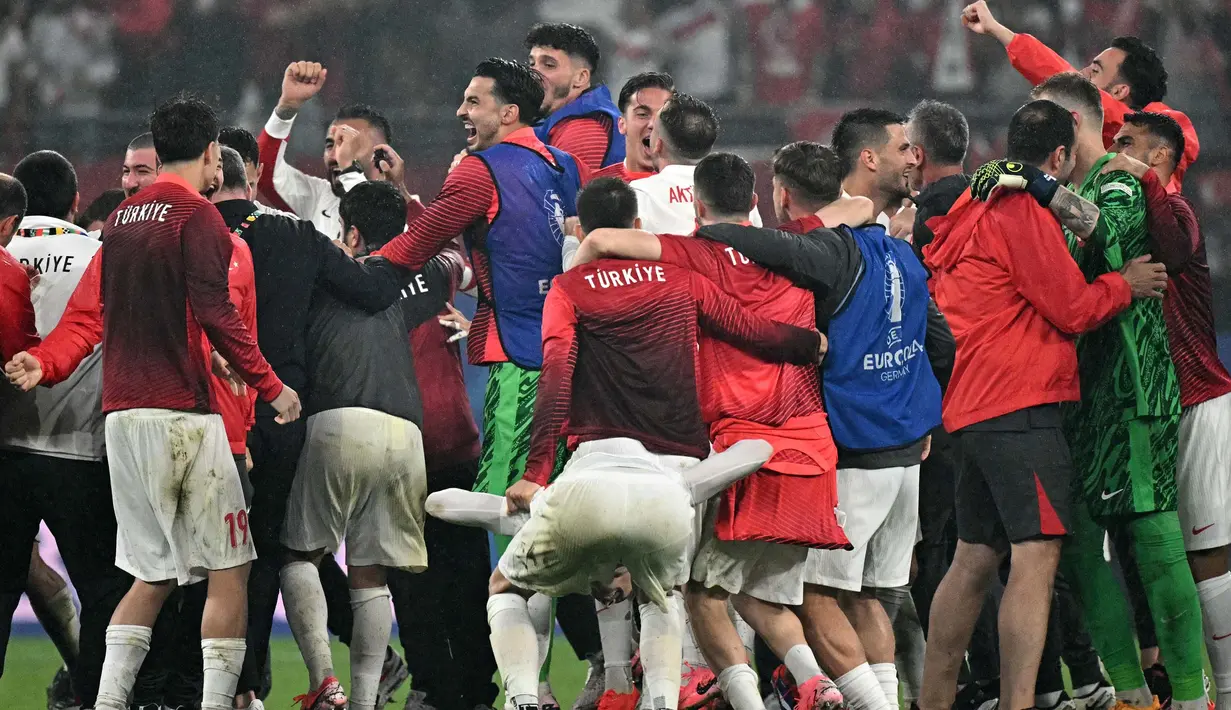 Kemenangan atas Austria mengantar Turki melaju ke babak delapan besar Euro 2024 dan akan menantang Belanda yang lolos usai menumbangkan perlawanan Rumania. (JAVIER SORIANO/AFP)