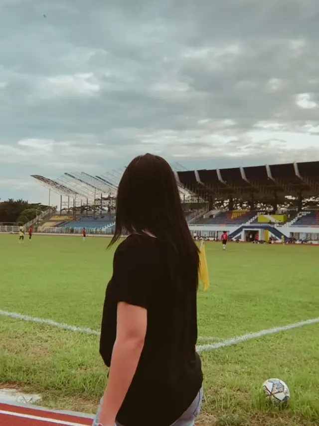 Prilly Latuconsina Nonton Latihan Persikota