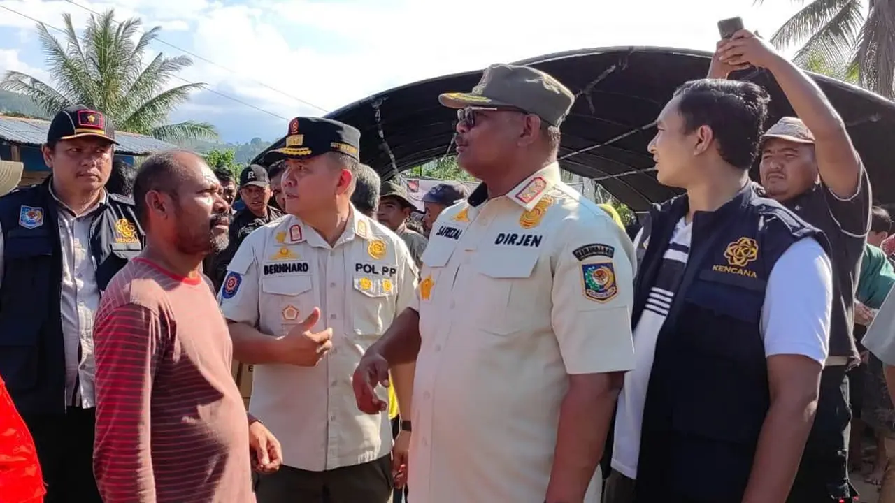 Direktur Jenderal Bina Administrasi Kewilayahan Kemendagri Safrizal ZA (kedua dari kanan)