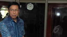 Anggota Komisi VII DPR, Mulyadi  usai melaporkan kasus pemukulan dirinya oleh Mustofa Assegaf kepada Ketua DPR Setya Novanto di Kompleks Parlemen, Jakarta, Kamis (9/4/2015). (Liputan6.com/Andrian M Tunay)