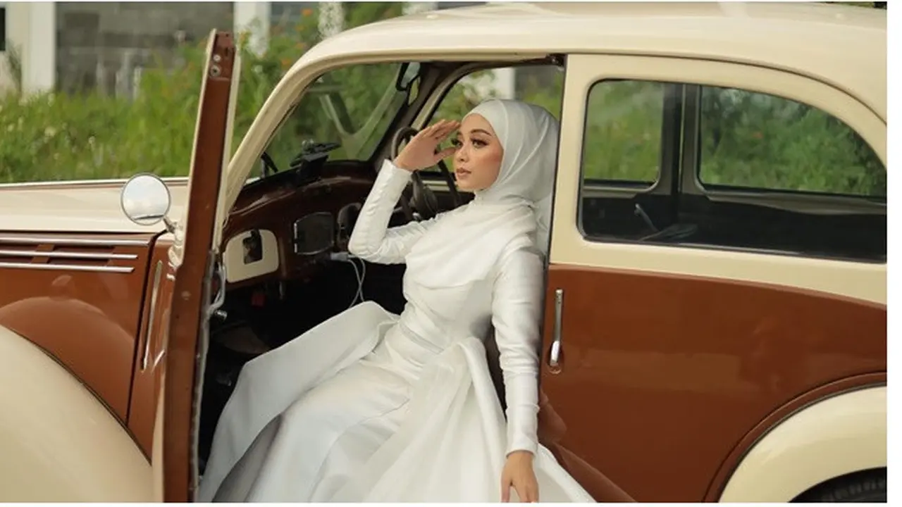 6 Gaya Ega Noviantika dalam Pemotretan Terbaru, Ibu Dua Anak Bak ABG