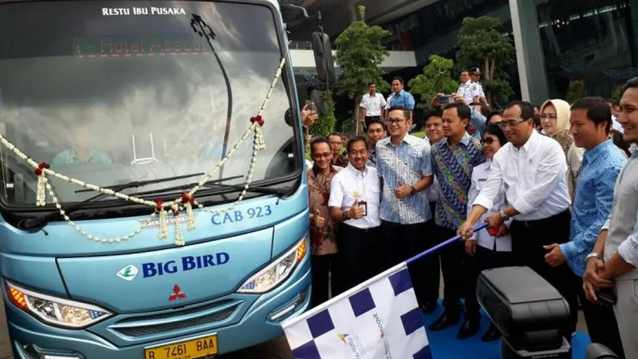 Menteri Perhubungan Budi Karya Sumadi meresmikan pengoperasikan JAConnexion di Terminal 3 Bandara International Soekarno-Hatta, Cengkareng, Selasa (30/5/2017). (Ilyas/Liputan6.com)