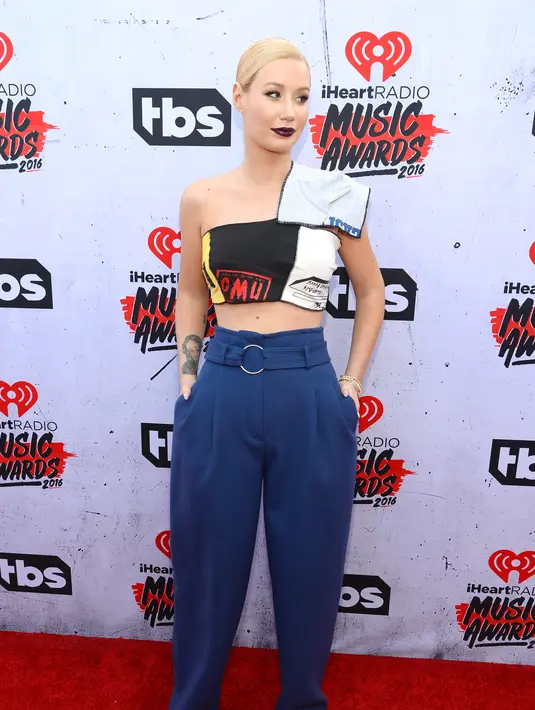 Tak hanya itu, sebelumnya Iggy Azalea pernah mengungkapkan perasaanya usai melakukan operasi payudara. Ia lebih merasa percaya diri usai melakukan haal tersebut. (AFP/Bintang.com)