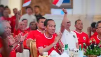 Presiden Jokowi menyampaikan pernyataan sikap setelah Timnas Indonesia dikalahkan Uzbekistan dalam babak semi final Piala Asia U23 dengan skor 2-0. (Foto: Vico - Biro Pers Sekretariat Presiden dari Instagram @jokowi)