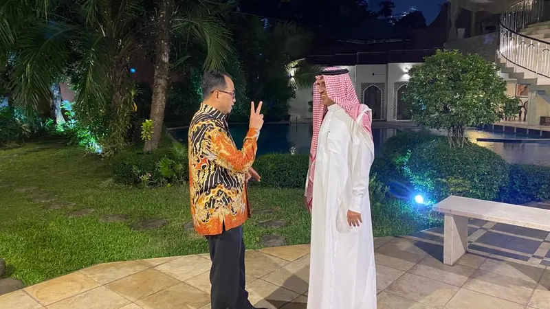 Menteri Perhubungan (Menhub) Budi Karya Sumadi membahas sejumlah rencana ketika bertemu dengan Duta Besar Arab Saudi untuk Indonesia, Faisal bin Abdullah Al-Amudi.