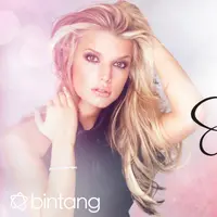 Kesuksesan berhasil digapai Jessica Simpson ketika ia meluncurkan album pertamanya di industri musik. (Foto: 123tagged.com, pinterest.co.uk, Desain: Nurman Abdul Hakim/Bintang.com)