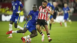 The Bees berupaya keras untuk menyamakan kedudukan. Sayangnya, usaha mereka sia-sia berkat solidnya pertahanan anak asuh Thomas Tuchel. (AP/Matt Dunham)