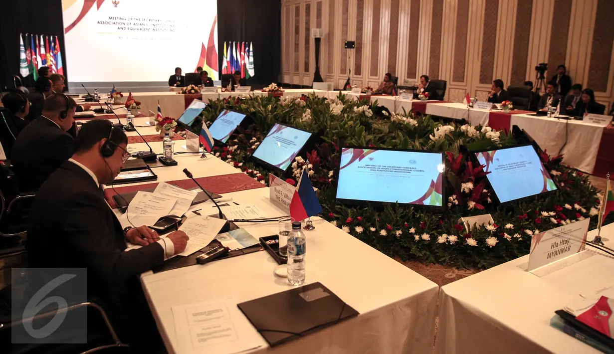 Suasana Meeting of Secretary Generals AACC (Association of Asian Constitutional Courts And Equivalent Institutions) atau perkumpulan Mahkamah Konstitusi se-Asia di Jakarta, Senin (30/5). Pertemuan dihadiri 13 negara se-Asia. (Liputan6.com/Faizal Fanani)