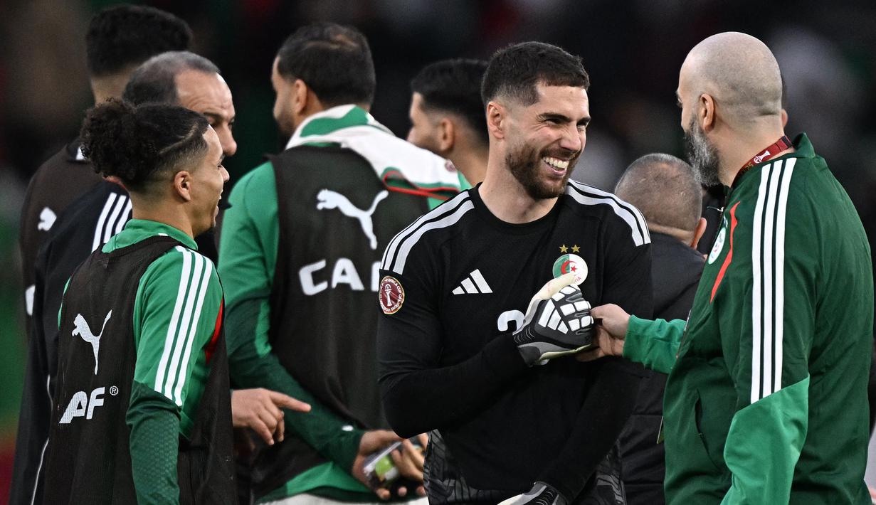 Kiper Aljazira, Luca Zidane merayakan kemenangan atas Sudan dalam laga Grup E Piala Afrika 2025 di Moulay Hassan Stadium, Rabat, Markoko, Rabu (24/12/2025) malam WIB. (AFP/Gabriel Bouys)