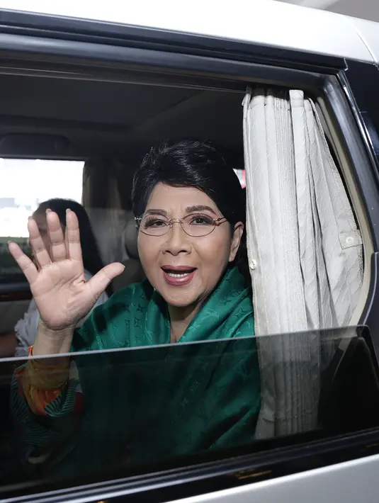 Kini kondisi Titiek Puspa yang sudah membaik diharapkan dapat segera kembali sembuh total dengan menjalani ‘bed rest’ selama 3 hari di rumahnya. Semoga Titiek Puspa dapat menjalani kegiatan seperti biasa kembali. (Andy Masela/Bintang.com)