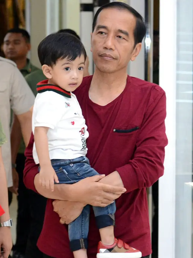 Jokowi Libur Akhir Pekan Bermain bersama Cucu