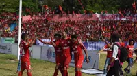 Semen Padang mengalahkan Perseru Serui 3-1 pada pekan ke-32 Liga 1 2017 di Stadion Haji Agus Salim, Padang, (Sabtu (28/10/2017). (Bola.com/Arya Sikumbang)