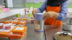 Untuk membuat menu sehat, Ignatius Zaldy menggunakan konsep katering yang memakai bahan-bahan organik. 