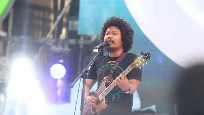 Lagu Akad dari Payung Teduh sedang jadi hits favorit/copyright: KapanLagi.com