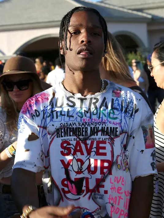 Saudara perempuan ASAP tentu sangat trauma dengan kejadian ini, pasalnya perampok itu masuk ketika saudara perempuan ASAP sedang berjalan ke arah jendela tersebut. Selain itu perampok juga menembak ke arahnya. (AFP/Bintang.com)