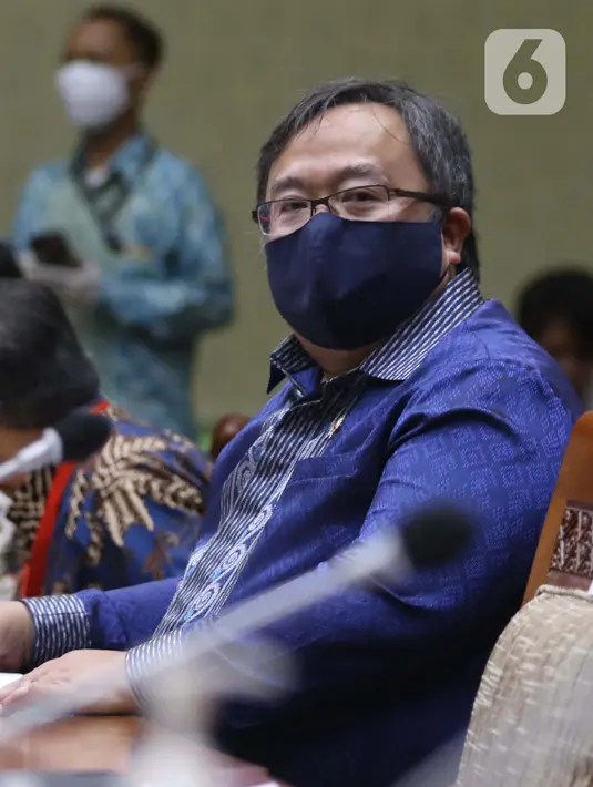 Menteri Riset dan Teknologi Bambang Brodjonegoro menghadiri  rapat kerja di ruang rapat Komisi XI DPR RI, kompleks parlemen, Jakarta, Rabu (3/2/2021). Rapat kerja ini membahas hasil riset dan inovasi dalam rangka Pengendalian Covid-19 dan membahas vaksin Merah Putih. (Liputan6.com/Angga Yuniar)