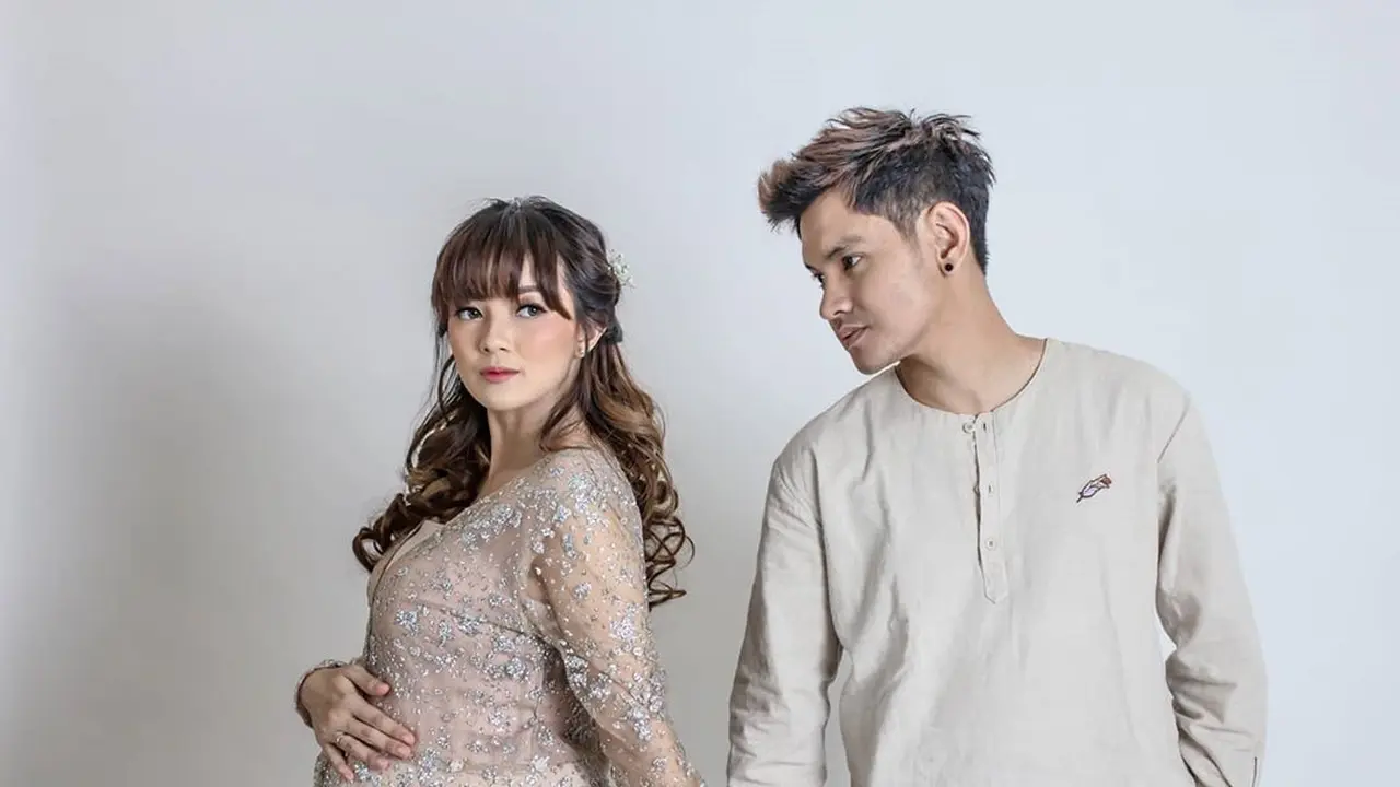 Maternity Shoot Nessa Alvyana dan Aditya Suryo