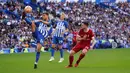 Liverpool gagal merebut tiga poin usai ditahan imbang 2-2 oleh Brighton and Hove Albion. Liverpool unggul terlebih dahulu lewat dua gol Mohamed Salah, tapi gol Simon Adingra dan Lewis Dunk buyarkan kemenangan Liverpool. (AP Photo/Alberto Pezzali)