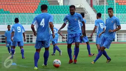 Pemain Semen Padang saat latihan jelang laga perebutan tempat ketiga Piala Presiden 2017 melawan Persib di Stadion Pakansari, Kab Bogor, Jumat (10/3). Semen Padang akan melawan Persib pada Sabtu (11/3). (Liputan6.com/Helmi Fithriansyah)