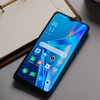 Sebagai smartphone yang mumpuni, Oppo A12 dibanderol dengan harga yang terjangkau untuk mendukung sekolah online (Foto: Shutterstock)