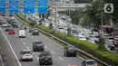 Kendaraan melintas di tol Semanggi, Jakarta, Sabtu (5/11/2022). Pemerintah berencana untuk mengimplementasikan bayar tol nontunai 'jarak jauh' atau nirsentuh mulai Desember 2022.  Sistem MLFF ini diharapkan bisa berjalan dengan baik dan dapat digunakan di seluruh ruas tol pada akhir 2023. Dengan demikian, maka pada 2024 semua ruas tol menggunakan sistem MLFF. (Liputan6.com/Faizal Fanani)