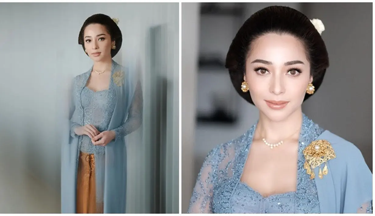 Gelar acara Tedak Siten Baby Izz pada Minggu (20/11/2022), penampilan Nikita Willy dalam balutan kebaya Jawa rancangan desainer ternama Didiet Maulana banjir pujian. Dalam laman Instagramnya, Didiet Maulana jelaskan memilih warna biru untuk kebaya Nikita sesuai dengan palette warna trend 2023 yaitu Tranquil Blue. Warna semburat biru yang membawa harmoni dan vibrasi mindfulness. Wajah cantik Nikita Willy ini dipoles oleh MUA ternama MelinaTheMUA. (Liputan6.com/IG/@didietmaulana)