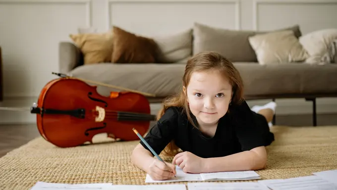 6 Tahapan Anak Memegang Pensil