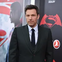 Tak hanya itu saja, Ben Affleck dianggap kurang teliti dan cermat demi memperhatikan hal-hal kecil yang dianggap sepele. Hingga saat ini Ben Affleck belum angkat bicara. (AFP/Bintang.com)