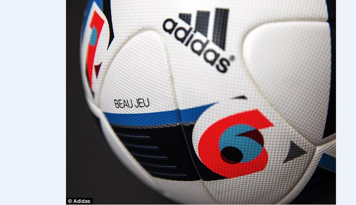 Bola resmi Piala Eropa 2016 diberi nama dalam bahasa Prancis "Beau Jeu" yang juga berarti 'permainan indah". (Adidas)