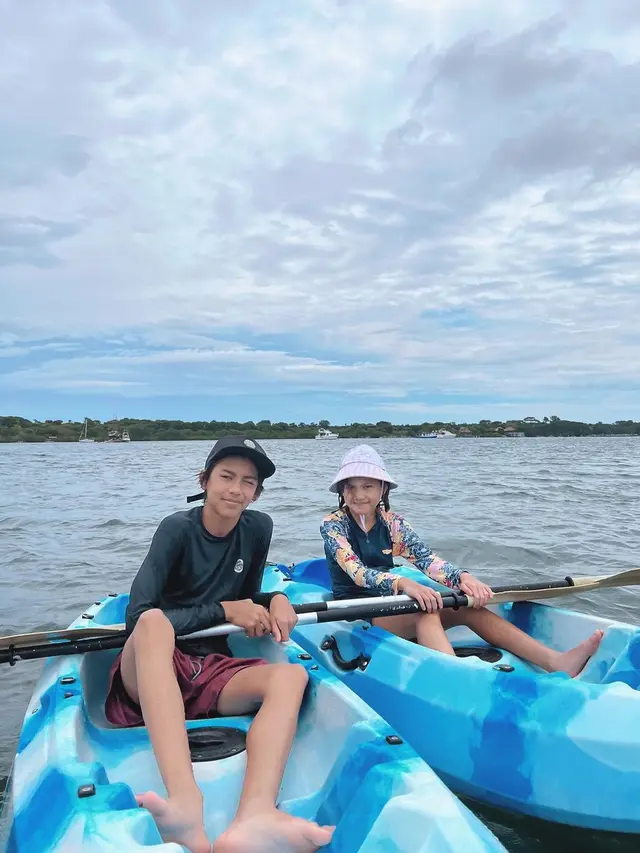 Potret Jason Deandra White, putra Nana Mirdad dan Andrew White yang selalu kompak bersama keluarga. (Instagram @nanamirdad_)
