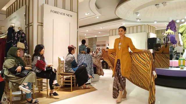 Galeries Lafayette Sustainable Batik Day